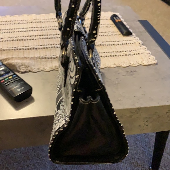 Hand painted one of a kind, vintage black purse - Picture 9 of 12